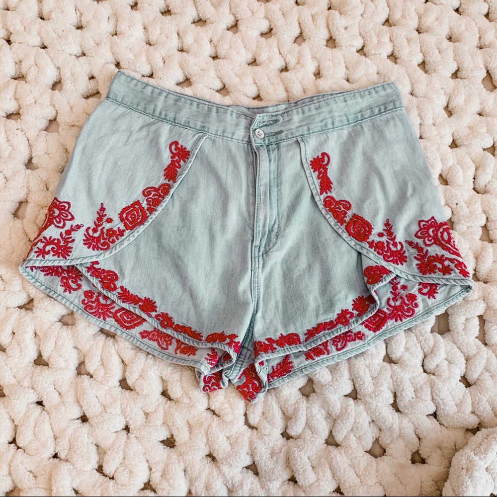 URBAN OUTFITTERS DENIM SHORTS